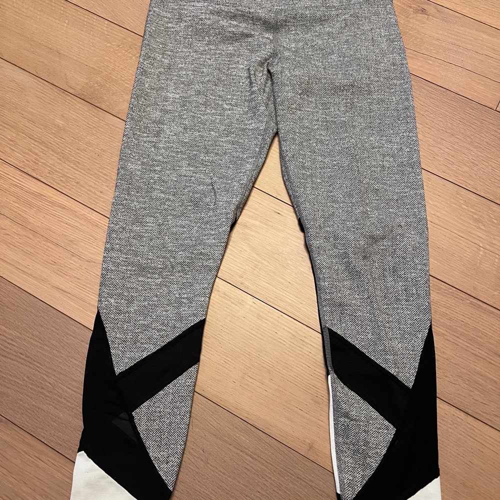 manduka Gray Colorblock Leggings with Black & White Panels